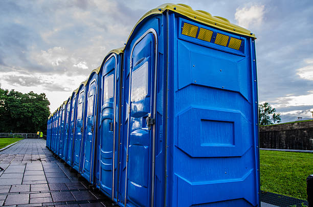 Porta potty delivery and setup in Deerfield Beach, FL